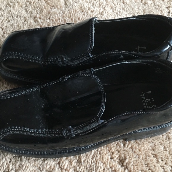 Other - 📌Boys size 1 dress loafers